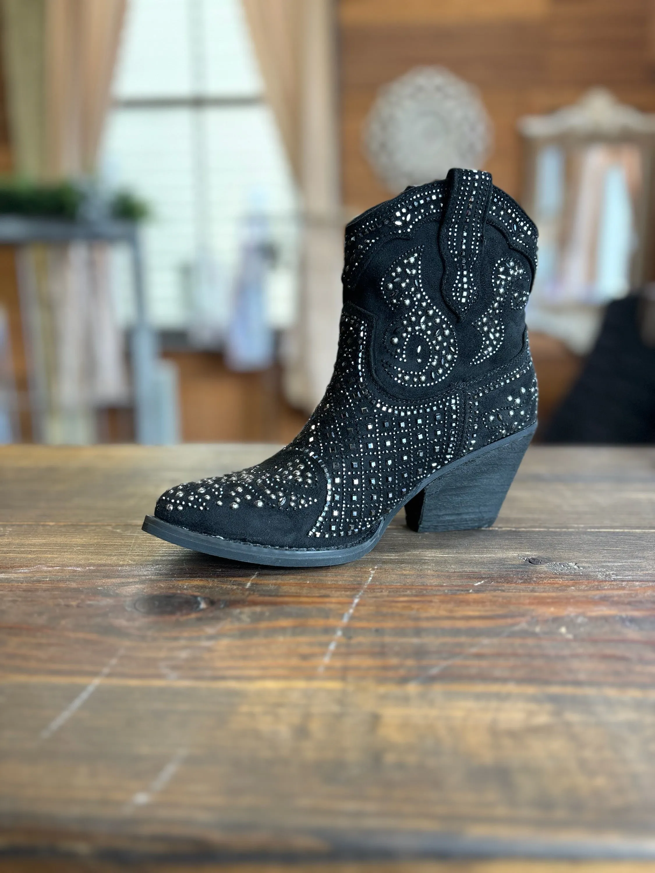 Boots - Show Off