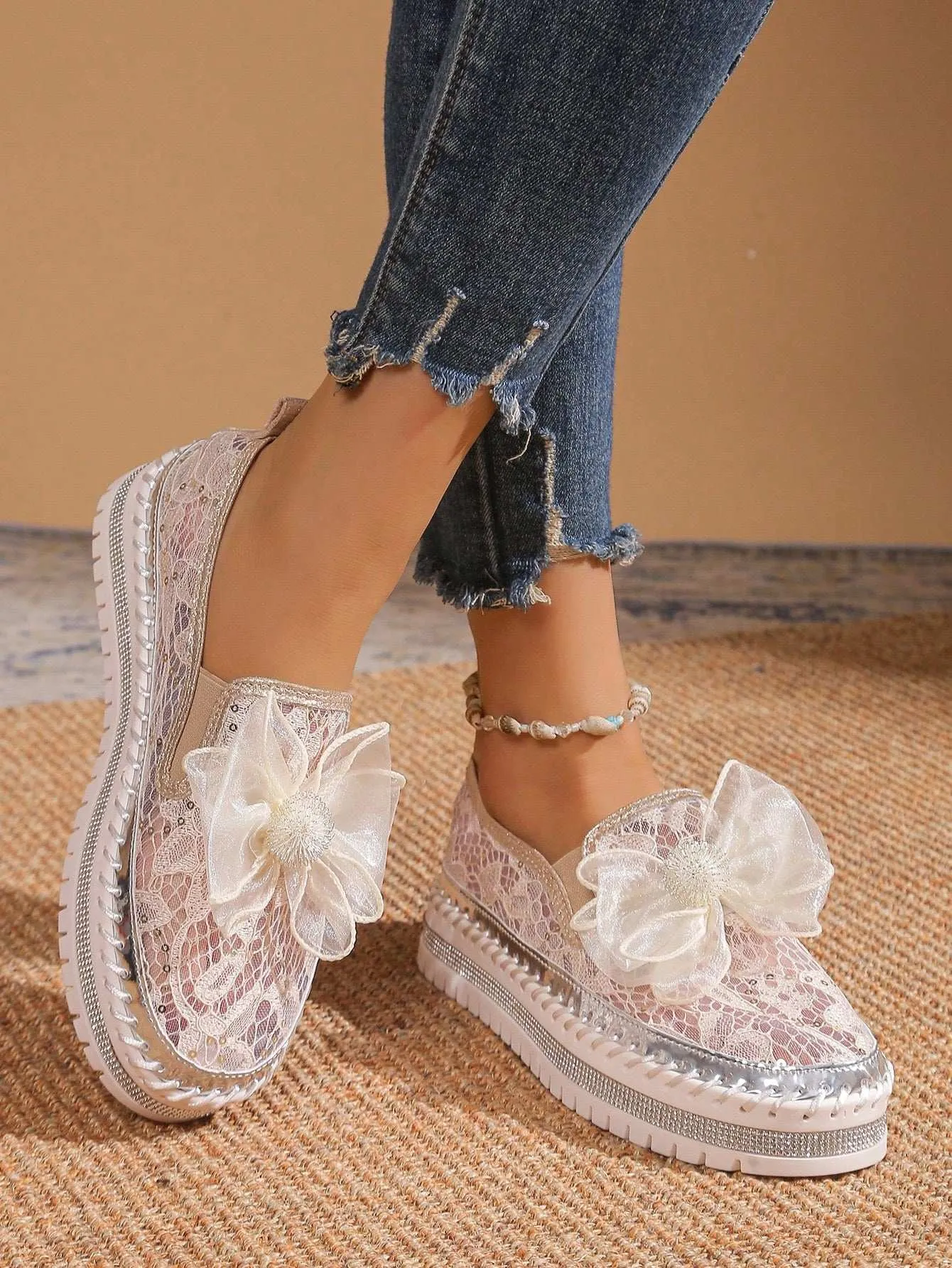 Elegant Handmade Mesh Casual Sports Shoes for Women – Breathable, Floral