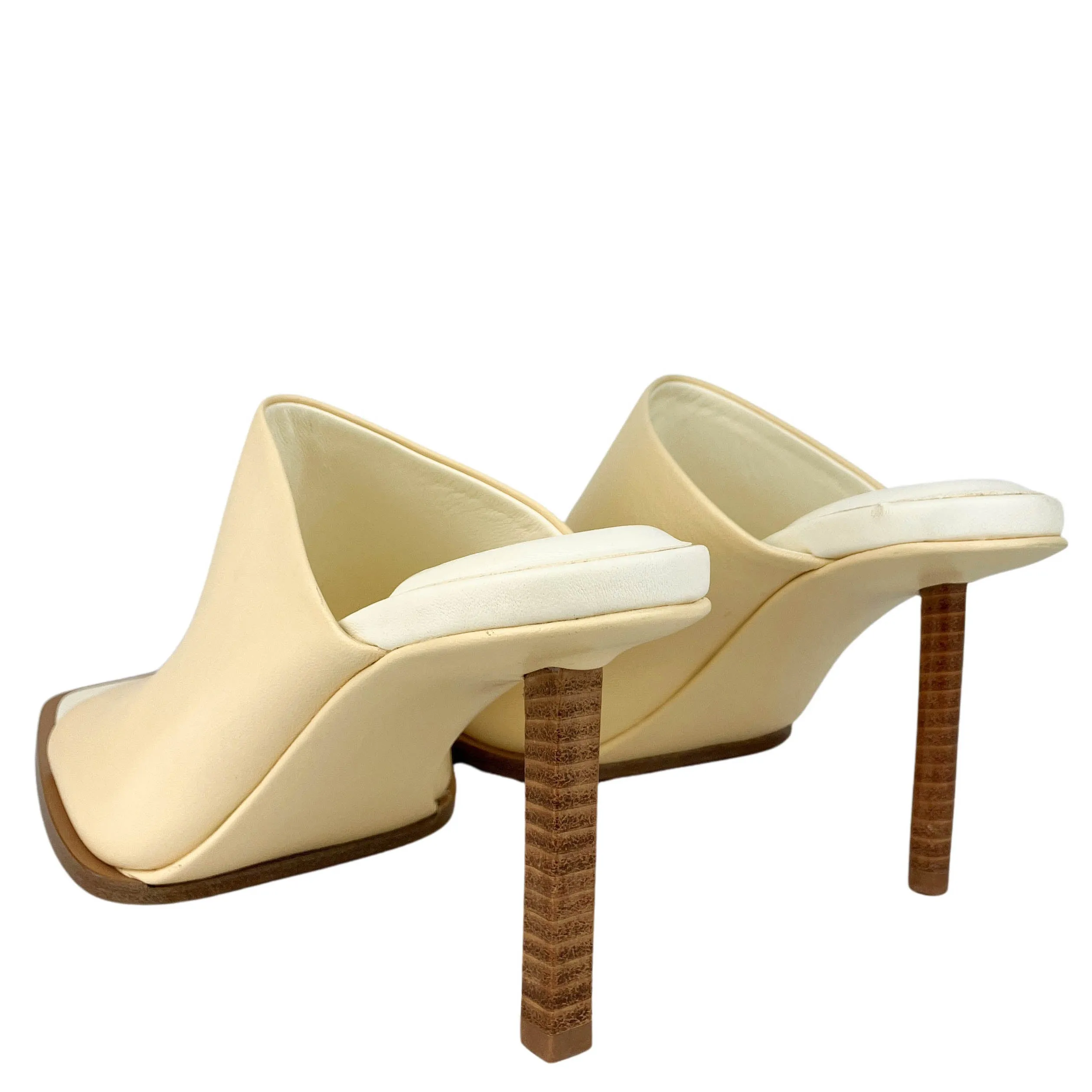 Jacquemus Les Mules Carrés Ronds Mules in Cream
