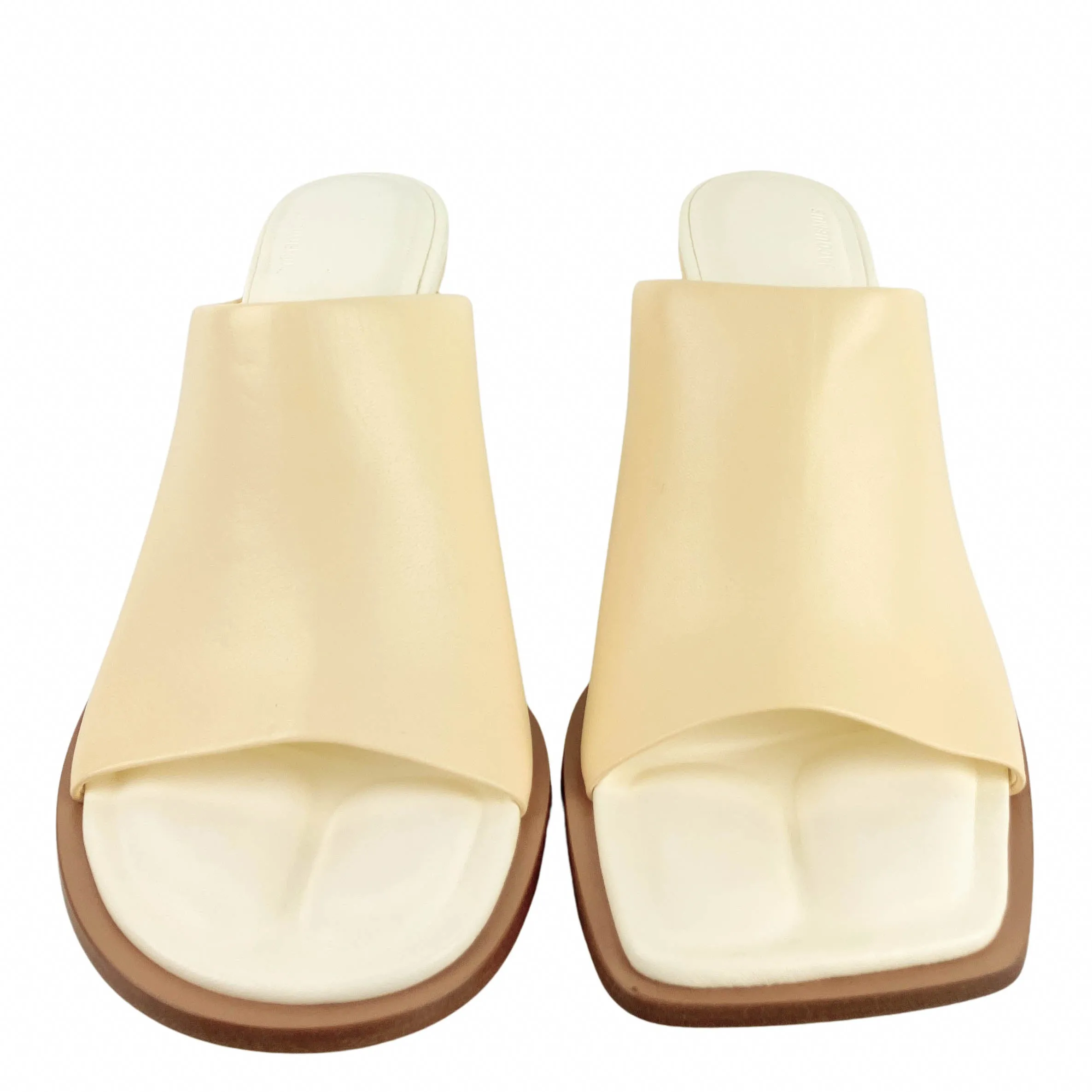 Jacquemus Les Mules Carrés Ronds Mules in Cream