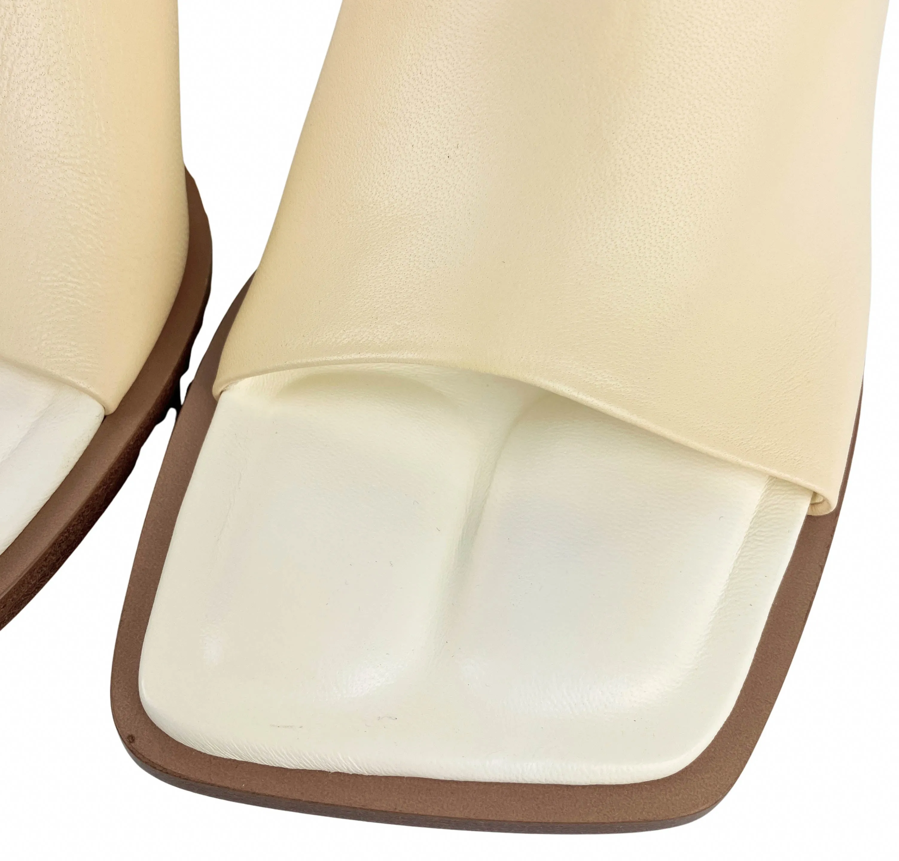 Jacquemus Les Mules Carrés Ronds Mules in Cream