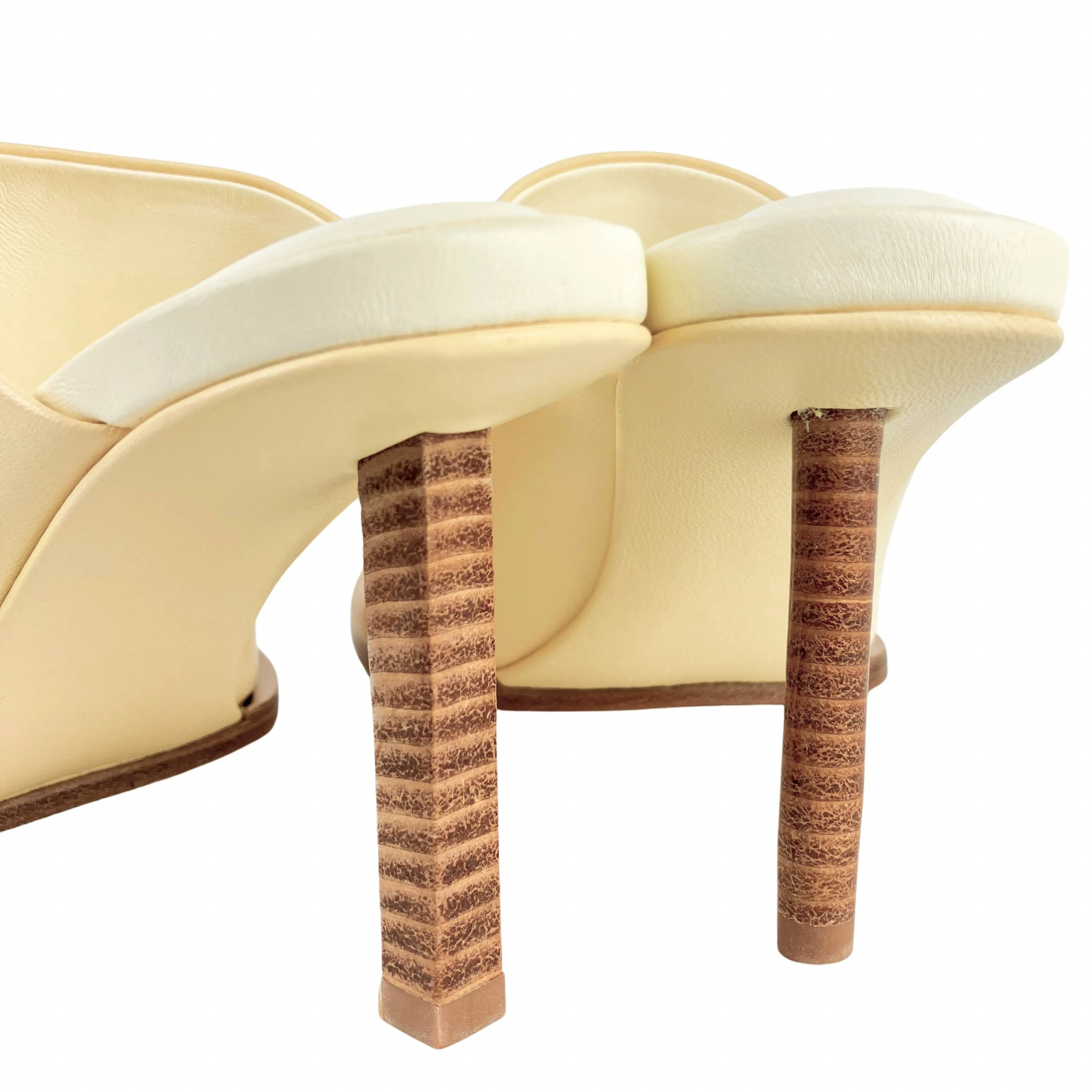Jacquemus Les Mules Carrés Ronds Mules in Cream