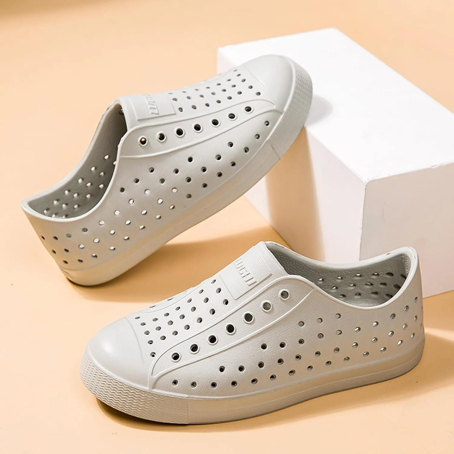 Kids’ Colorful Slip-On Garden Clogs, Lightweight Waterproof & Breathable Shoes with Non-Slip Sole, Available in Fun Colors for Outdoor Play, Beach, and Everyday Adventures