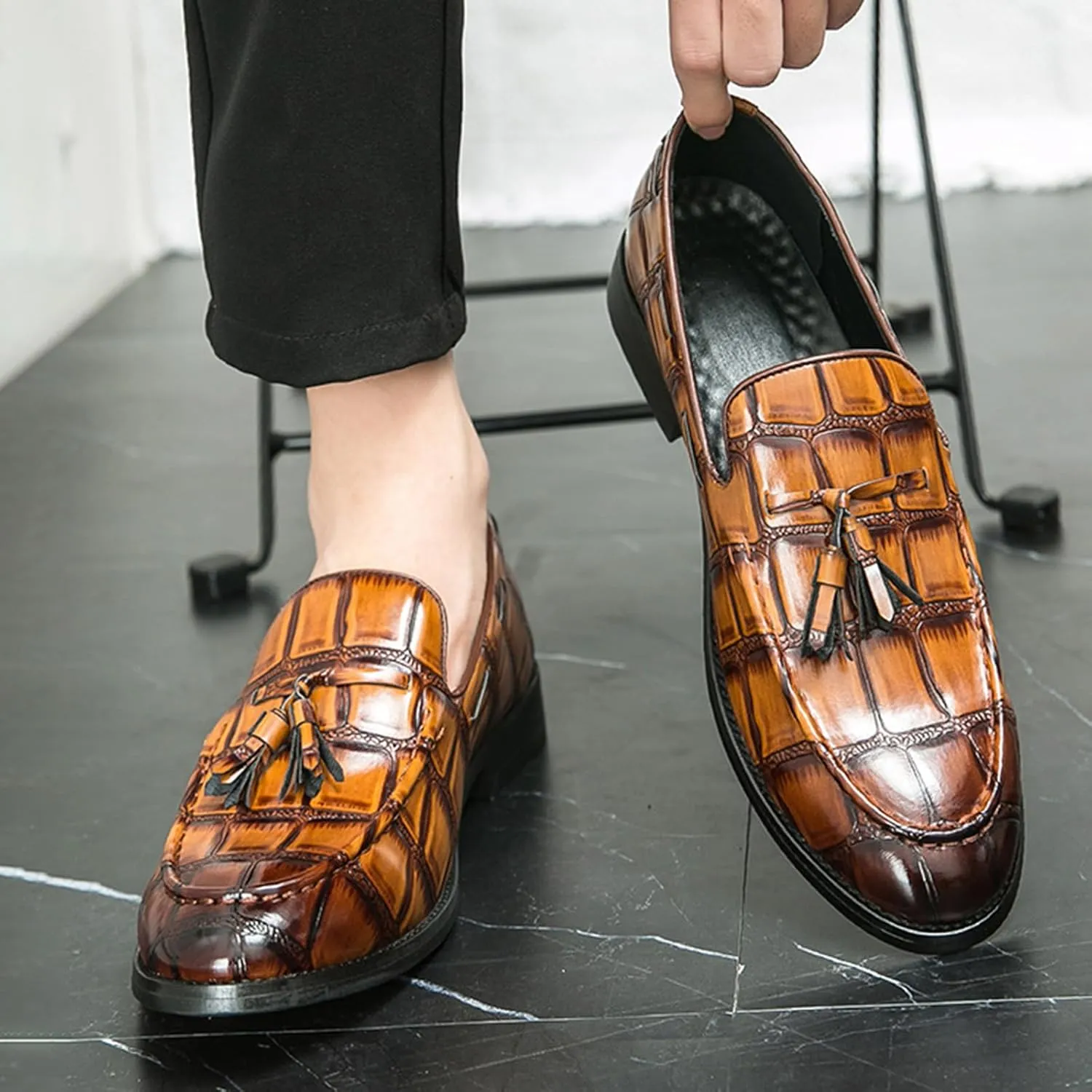 Men's Tassel Round Toe Slip-on Loafers Classic Crocodile Pattern Dress Shoes Comfortable Anti-Slip Business Formal Wedding Shoes for Men