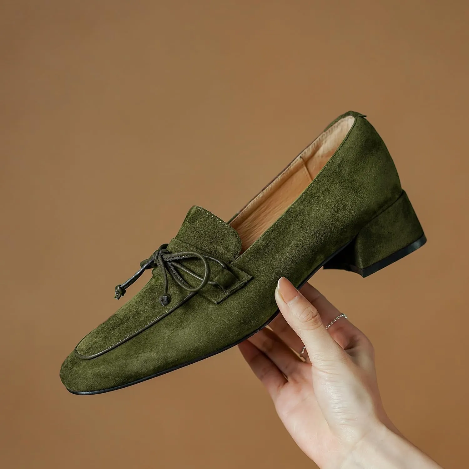 MOOMMO Women Chunky Low Heel Loafers Bow Suede Slip On Closed Square Toe Loafer Shoes Oxfords Comfy 1 Inch Block Heels Dress Shoes Pumps Office Work Pumps Vintage Retro Comfy 4-11 M US