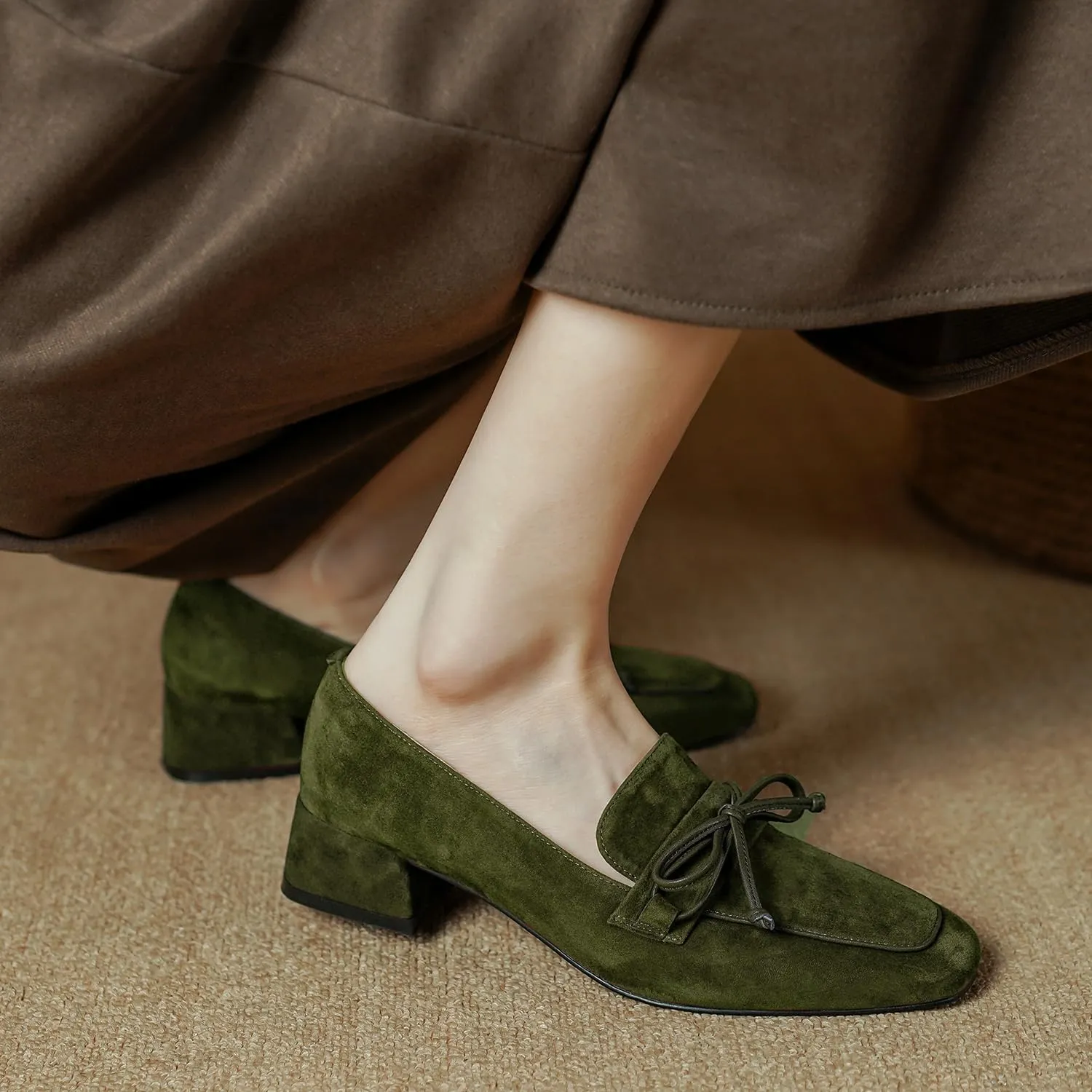 MOOMMO Women Chunky Low Heel Loafers Bow Suede Slip On Closed Square Toe Loafer Shoes Oxfords Comfy 1 Inch Block Heels Dress Shoes Pumps Office Work Pumps Vintage Retro Comfy 4-11 M US