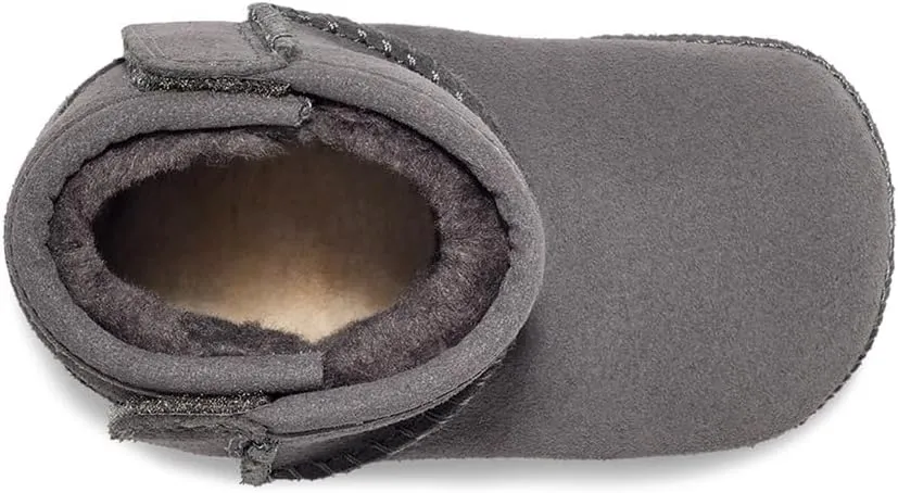 UGG Unisex-Baby Classic Fashion Boot