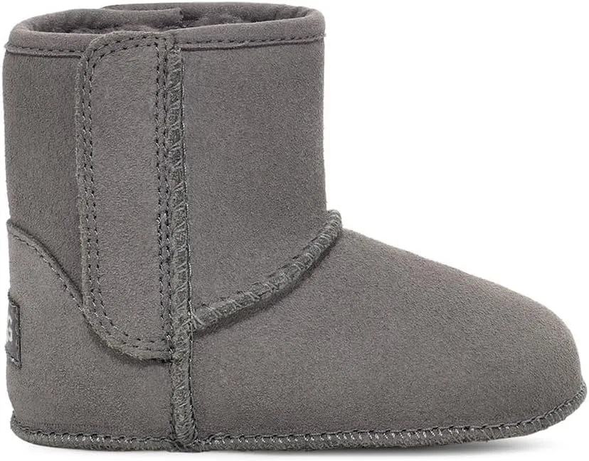 UGG Unisex-Baby Classic Fashion Boot