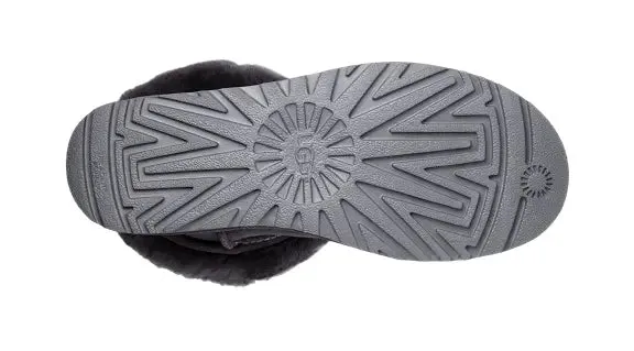 Women’s UGG Classic Short II – Timeless Comfort & Style