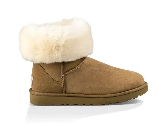 Women’s UGG Classic Short II – Timeless Comfort & Style