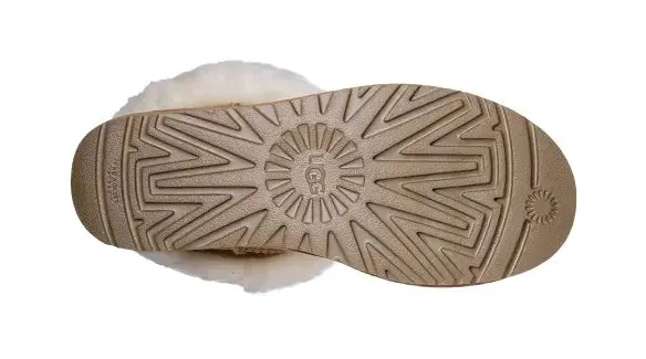 Women’s UGG Classic Short II – Timeless Comfort & Style