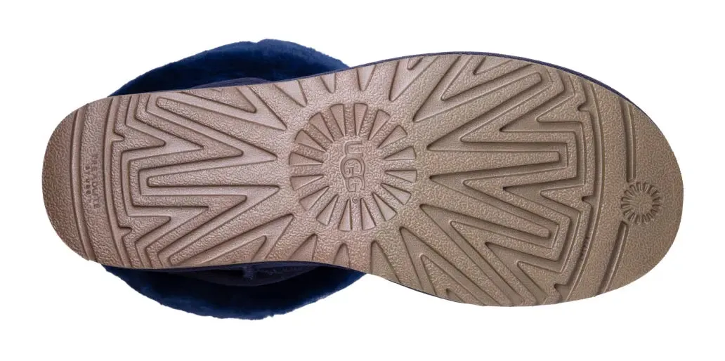 Women’s UGG Classic Short II – Timeless Comfort & Style