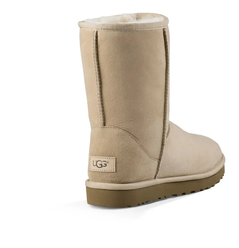 Women’s UGG Classic Short II – Timeless Comfort & Style