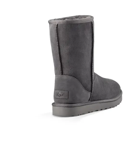 Women’s UGG Classic Short II – Timeless Comfort & Style