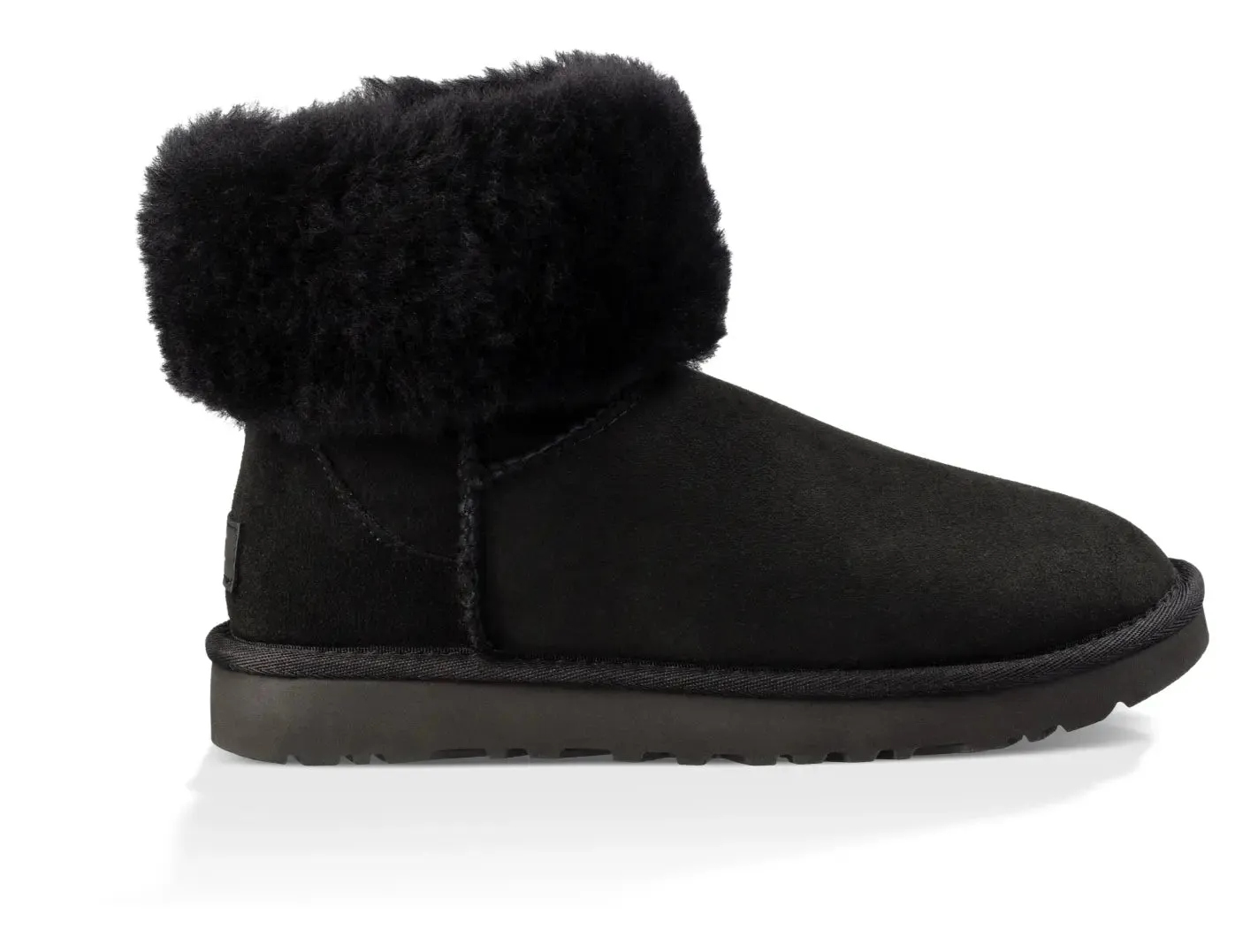 Women’s UGG Classic Short II – Timeless Comfort & Style