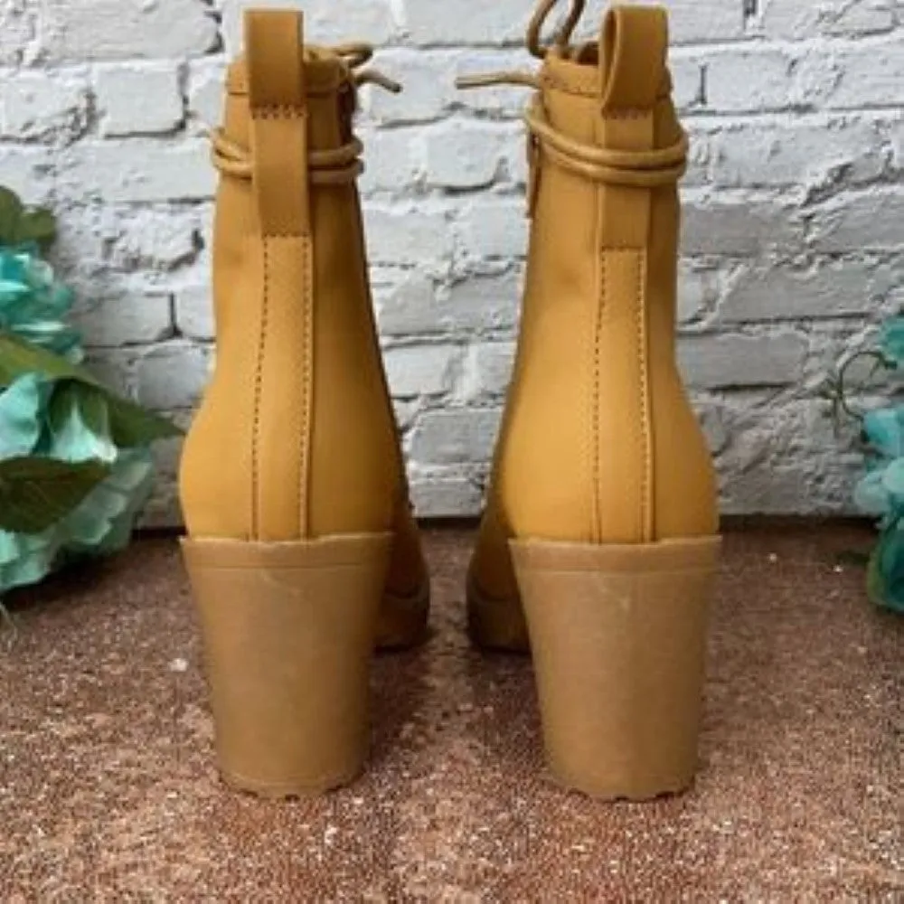 ZiGi Soho Light Brown Kourtlan Lace-Up Booties 7M